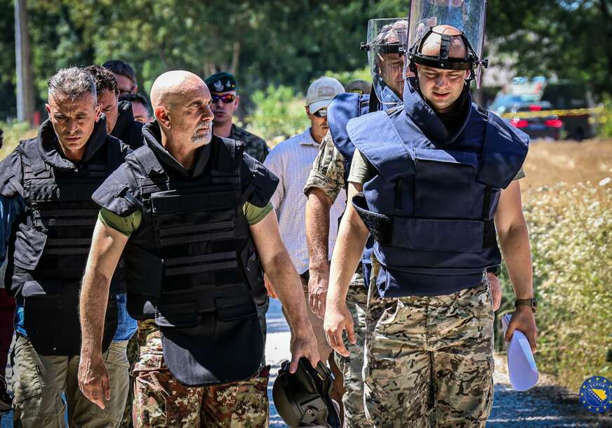 (FOTO) Komandant EUFOR-a u Brodu i Orašju: Podrška deminerima i lokalnoj vlasti u borbi za bezbjedniju BiH