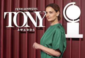 Katie Holmes više ne krije ljubav: S novim dečkom prošetala New Yorkom držeći ga za ruku