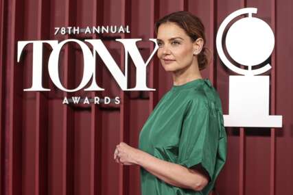 Katie Holmes više ne krije ljubav: S novim dečkom prošetala New Yorkom držeći ga za ruku