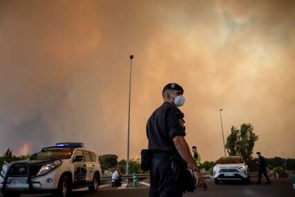 (FOTO) Jezive scene u okolini Madrida: Vatra "GUTA"SVE PRED SOBOM, hitno evakuisano 89.000 ljudi
