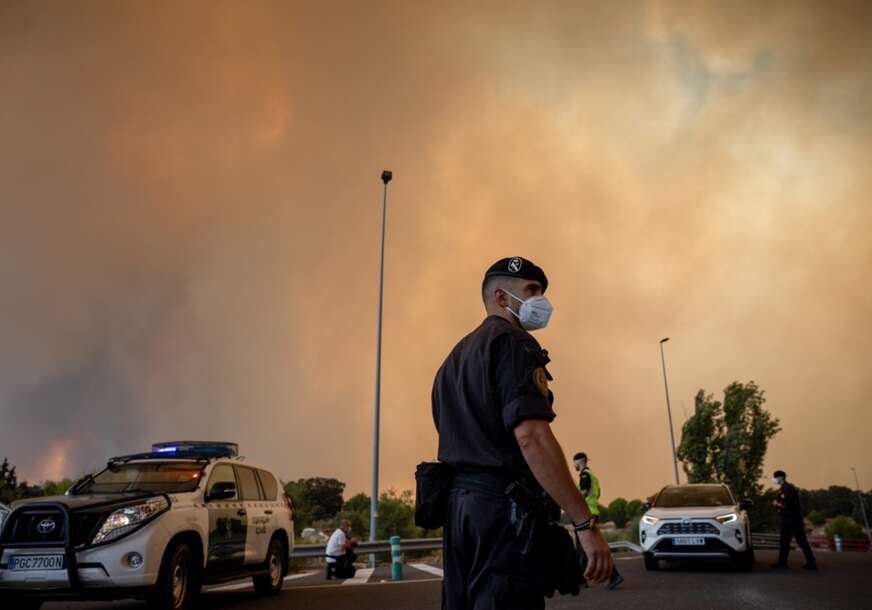 (FOTO) Jezive scene u okolini Madrida: Vatra "GUTA"SVE PRED SOBOM, hitno evakuisano 89.000 ljudi