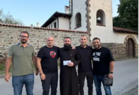 "Akcija pokazala humanost, slogu i veliko srce" Šipovljani uručili 11.140 evra pomoći za dječaka Nebojšu na Kosovu i Metohiji