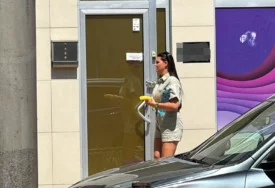 (VIDEO, FOTO) "Majka joj pomaže" Jelena Vasić u jeku skandala PROŠIRUJE ORDINACIJU, evo šta radi