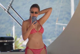 (FOTO) Aleksandra Prijović zablistala u bikiniju: Uživala na jahti u Crnoj Gori, oduševila pratioce izgledom