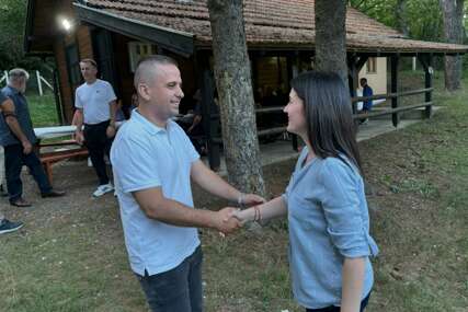 (VIDEO, FOTO) „Lijepe uspomene“ Trivićeva na druženju s narodom u Jošavci