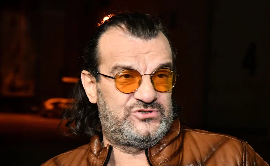 (VIDEO) Na sve strane lete flaše, ljudi se razbježali: Isplivao snimak masovne tuče nakon koncerta Ace Lukasa