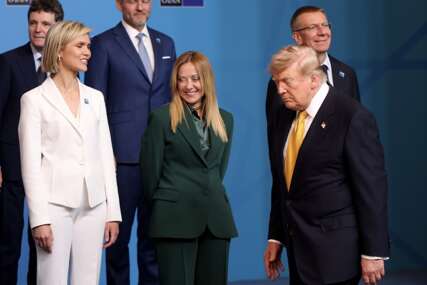 (VIDEO) Samo je PREVRTALA OČIMA: Prvi susret Donalda Trampa sa Đorđom Meloni poslije žestoke svađe