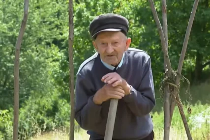 (VIDEO) USKORO PUNI 100 GODINA Djed Miloš iz Bijelog Polja otkrio tajnu dugovječnosti