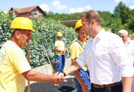 (FOTO) POČELO ASFALTIRANJE Stanivuković o nastavku uređenja Šargovačke ulice, ali i saobraćajnica širom grada