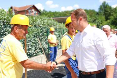 (FOTO) POČELO ASFALTIRANJE Stanivuković o nastavku uređenja Šargovačke ulice, ali i saobraćajnica širom grada