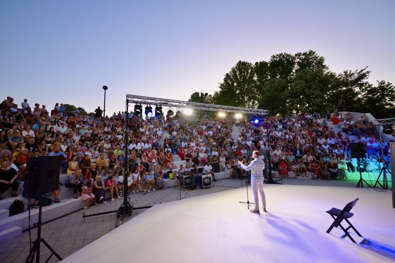 (FOTO) Otvoren amfiteatar kod Pravnog fakulteta: Stanivuković poručio da je Banjaluka dobila novo mjesto susreta, nauke i umjetnosti