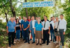 (FOTO) STANIVUKOVIĆ OBRADOVAO PORODICE U NEVESINJU Donirao im freze pa poručio da se u Udrežnje ubrzo ponovo vraća