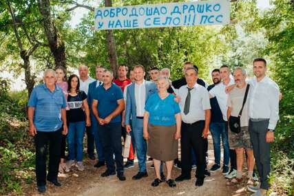 (FOTO) STANIVUKOVIĆ OBRADOVAO PORODICE U NEVESINJU Donirao im freze pa poručio da se u Udrežnje ubrzo ponovo vraća