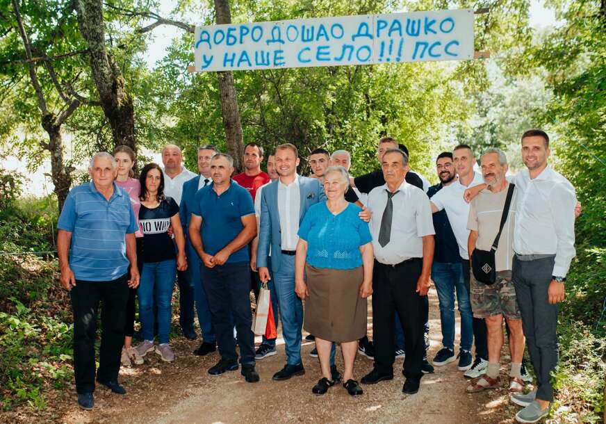 (FOTO) STANIVUKOVIĆ OBRADOVAO PORODICE U NEVESINJU Donirao im freze pa poručio da se u Udrežnje ubrzo ponovo vraća