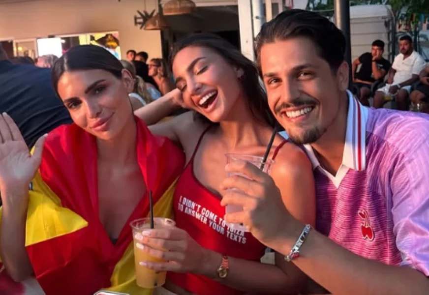 (VIDEO, FOTO) ZASTAVE SE VIORE, PJESMA NE PRESTAJE Regionalni influenseri podijelili dijelić slavlja trijumfa Španije na Svjetskom prvenstvu