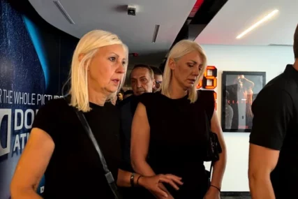 (FOTO) Stihovi rasplakali mnoge: Oglasila se kćerka Andrije Bajića pred očevu sahranu, oprostila emotivnim riječima
