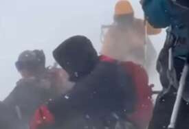 (UZNEMIRUJUĆI VIDEO) Pojavio se snimak sa Elbrusa: Ovako je izgledala evakuacija tijela dvojice zeničkih planinara