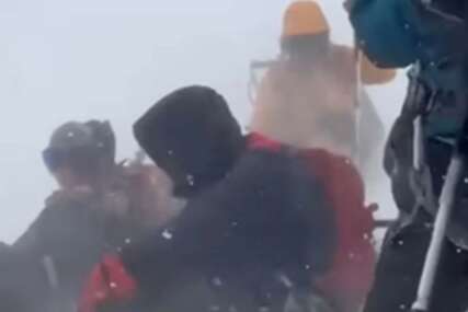 (UZNEMIRUJUĆI VIDEO) Pojavio se snimak sa Elbrusa: Ovako je izgledala evakuacija tijela dvojice zeničkih planinara