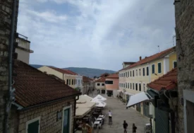 Zabrana i za kampovanje u popularnom parku: U ovom crnogorskom gradu od danas je ZABRANJENO ŠETATI U KUPAĆEM KOSTIMU
