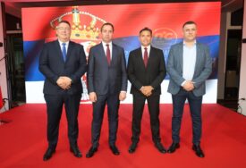 (FOTO) "Pokazali ste hrabrost, odlučnost i istrajnost" Selak uputio čestitke Vulinu povodom 18 godina Pokreta socijalista