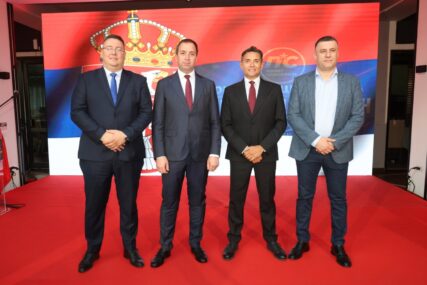 (FOTO) "Pokazali ste hrabrost, odlučnost i istrajnost" Selak uputio čestitke Vulinu povodom 18 godina Pokreta socijalista