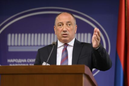 (FOTO) “Najomraženija osoba u gradu” Crnadak pozvao Stevandića da sjedne u CRVENI KOMBI i dođe kod njega kući