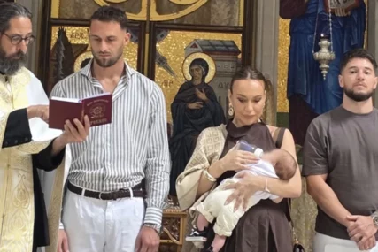 (FOTO) Joca Stefanović krstio sina: Iva blista u braon haljini nakon porođaja u 41. godini