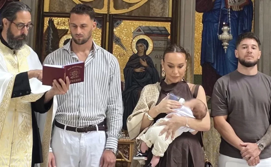 (FOTO) Joca Stefanović krstio sina: Iva blista u braon haljini nakon porođaja u 41. godini