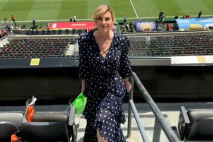 (FOTO) Bivša predsjednica Hrvatske zablistala u VIP loži: Za finale Svjetskog prvenstva izabrala haljinu od 600 evra, privukla sve poglede