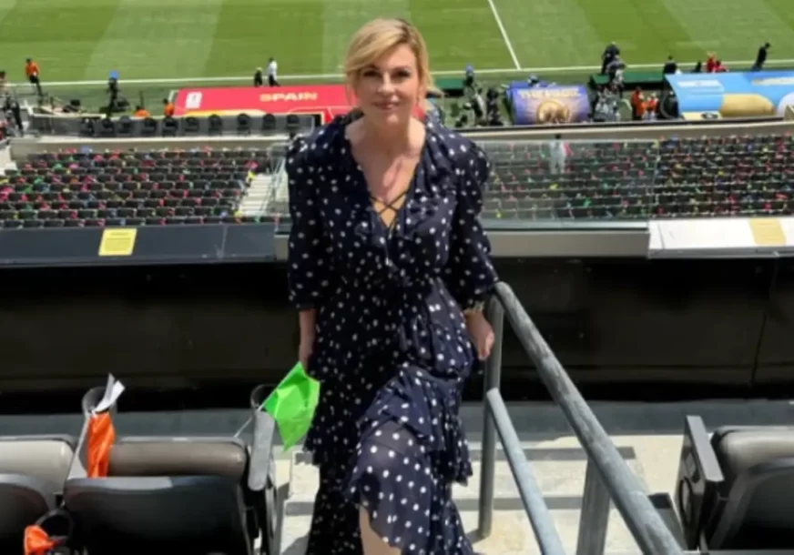 (FOTO) Bivša predsjednica Hrvatske zablistala u VIP loži: Za finale Svjetskog prvenstva izabrala haljinu od 600 evra, privukla sve poglede