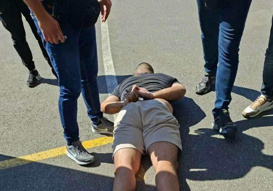 UHAPŠEN SARADNIK KAVAČKOG KLANA Policija pretresla kuću i 6 automobila Luke Todorovića, pronađeno čak 7 kilograma droge