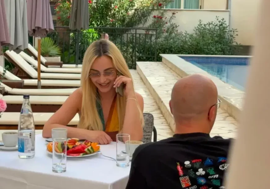 (VIDEO, FOTO) PAPARACO UHVATIO MAJU BEROVIĆ NA CRNOGORSKOM PRIMORJU Sa suprugom uživa u luksuzu, od njega se nije odvajala
