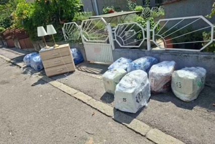 Mala Cana ZVALA POLICIJU nakon šoka ispred kuće: Među izbačenim stvarima nije pronašla saksijsko cvijeće