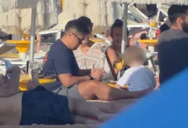 (VIDEO) MALI MARIO VOZI ČAMAC Marija Šerifović sa nasljednikom uživa u krstarenju Jadranom