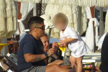 (FOTO) EKSKLUZIVNI PAPARACO Marija Šerifović sa sinom i Vericom uživa na plaži u Crnoj Gori, Mario napravio urnebesnu scenu
