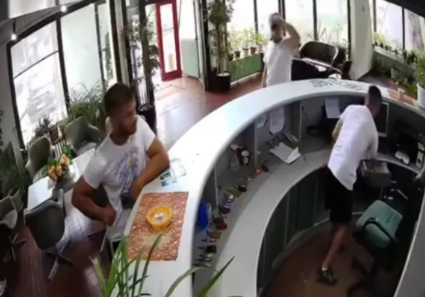(VIDEO) PLJAČKA U MOTELU JERINA Vidjeli da je recepcija prazna, pa ukrali novac iz fioke