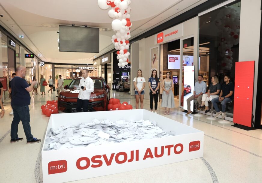 (FOTO) Izvučeni dobitnici glavnih nagrada u okviru m:tel nagradne igre „Nikad lakše do auta“: Račun na mejl Vlatki iz Banjaluke donio novi automobil