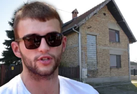 (VIDEO) Ogroman bazen, koševi i trambulina: Veljko Ražnatović pokazao kako izgleda dvorište kuće u Titelu