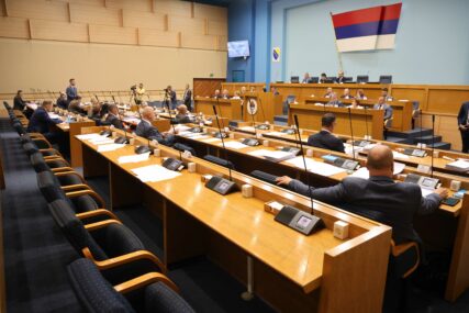 Birači su spremni, stranke nisu: Zašto žene i dalje ostaju u sjeni politike?
