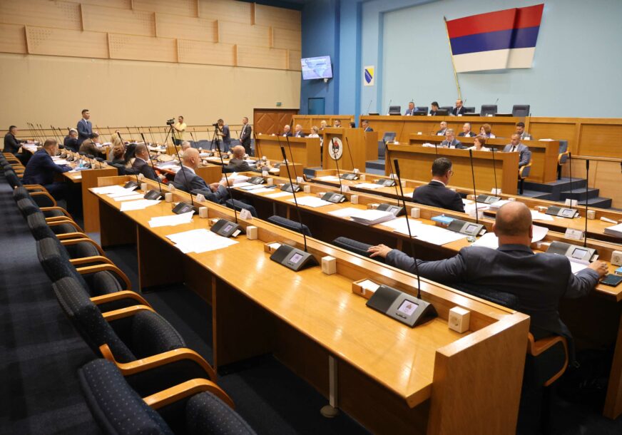 Birači su spremni, stranke nisu: Zašto žene i dalje ostaju u sjeni politike?