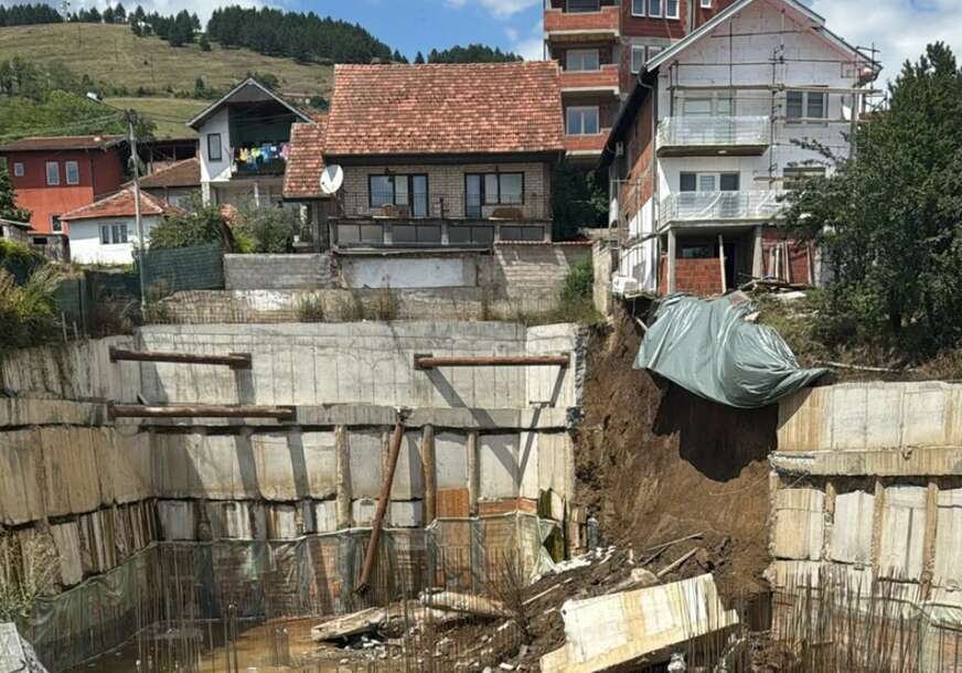 Dramatično jutro: Urušio se potporni zid na gradilištu, povukao i dio porodične kuće