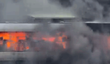 (VIDEO) Desetine mrtvih u fabrici u Kini: Buknuo požar, radnici ostali zarobljeni na krovu