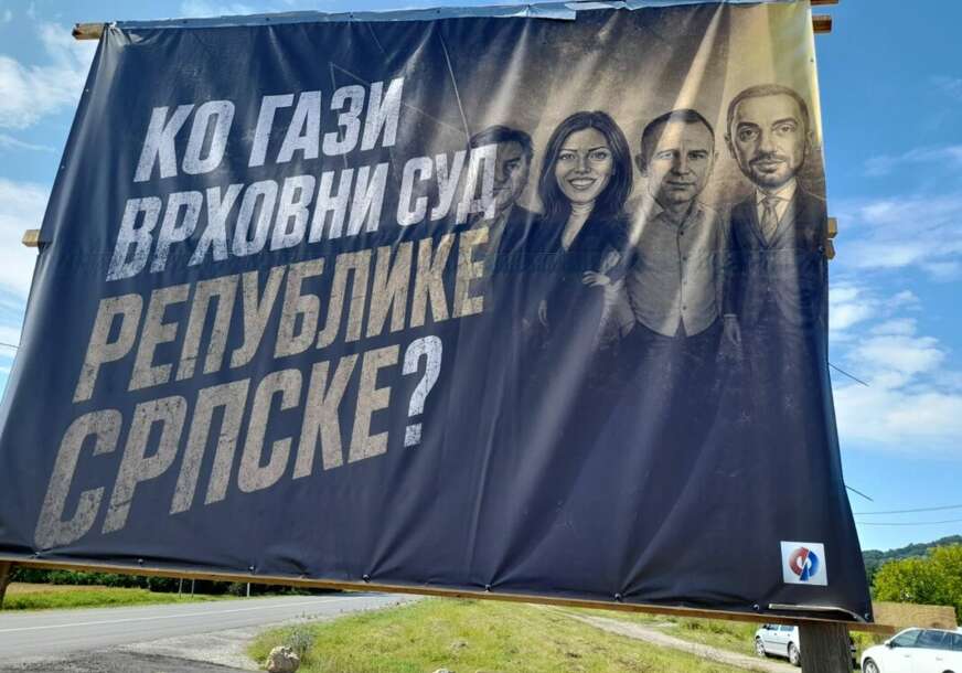 Drama kod Doboja: Mještani tijelima spriječili uklanjanje bilborda, kojim upiru prst u političare i traže poštovanje odluke Vrhovnog suda