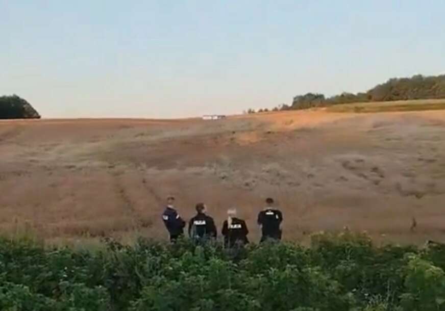 (VIDEO) Vojska na terenu: Neidentifikovani objekat pao u Poljskoj i eksplodirao