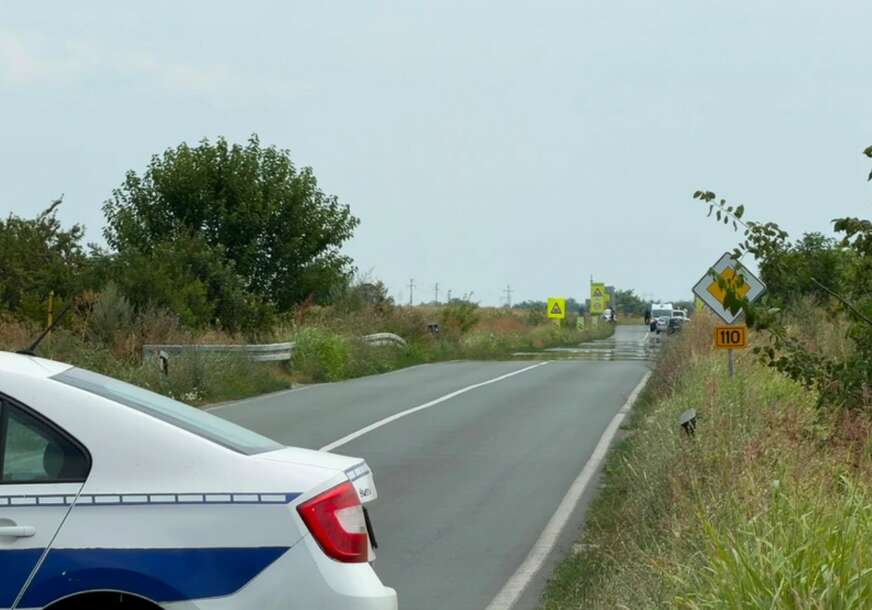 (VIDEO) MAJKA I DIJETE IZGUBILI ŽIVOTE Voz udario u auto, ima više povrijeđenih