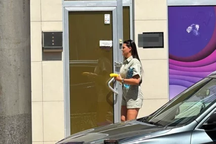 (FOTO) Spakovala kofere i otišla: U jeku priča o razvodu Jelena Vasić pokazala gdje provodi vrijeme