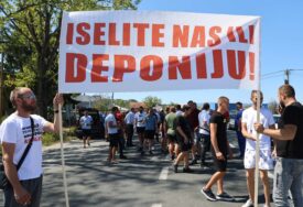 (VIDEO, FOTO) "Ovdje ne može da se živi" Mještani blokirali dio puta u Ramićima, poručuju kako je ŽIVOT NEPODNOŠLJIV zbog deponije