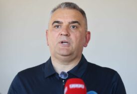 Savo Minić iz Vlasenice "Recite mi jednu veliku državu u kojoj tri funkcionera odu u Izrael, Ameriku i Rusiju"