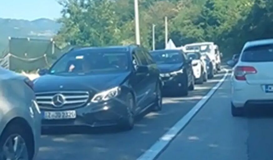 SAOBRAĆAJNI KOLAPS Velika gužva na ovom dijelu puta, čeka se i do 2 sata