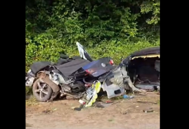 (VIDEO) Jedan dio automobila POTPUNO UNIŠTEN: Teška nesreća kod Zvornika, povrijeđene 4 osobe